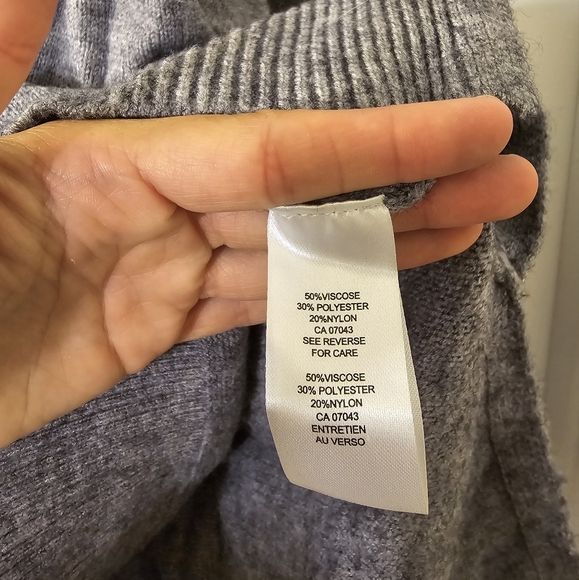 Super Soft & Stretchy Sweater | Size Medium - Picture 5 of 5